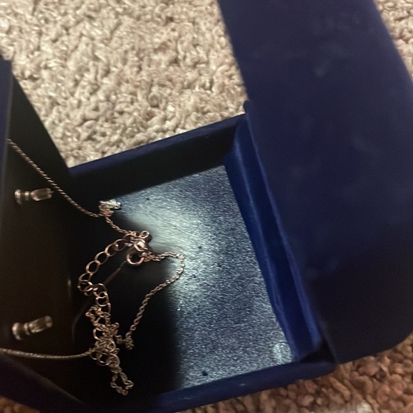 Sterling silver earrings with diamonds and a sterling silver necklace - Picture 3 of 4